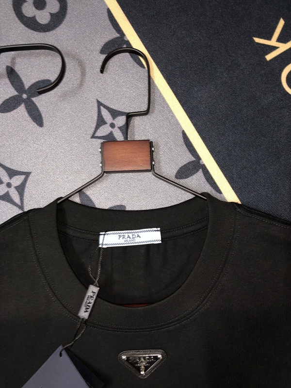 ブランドTシャツ背面デザイン